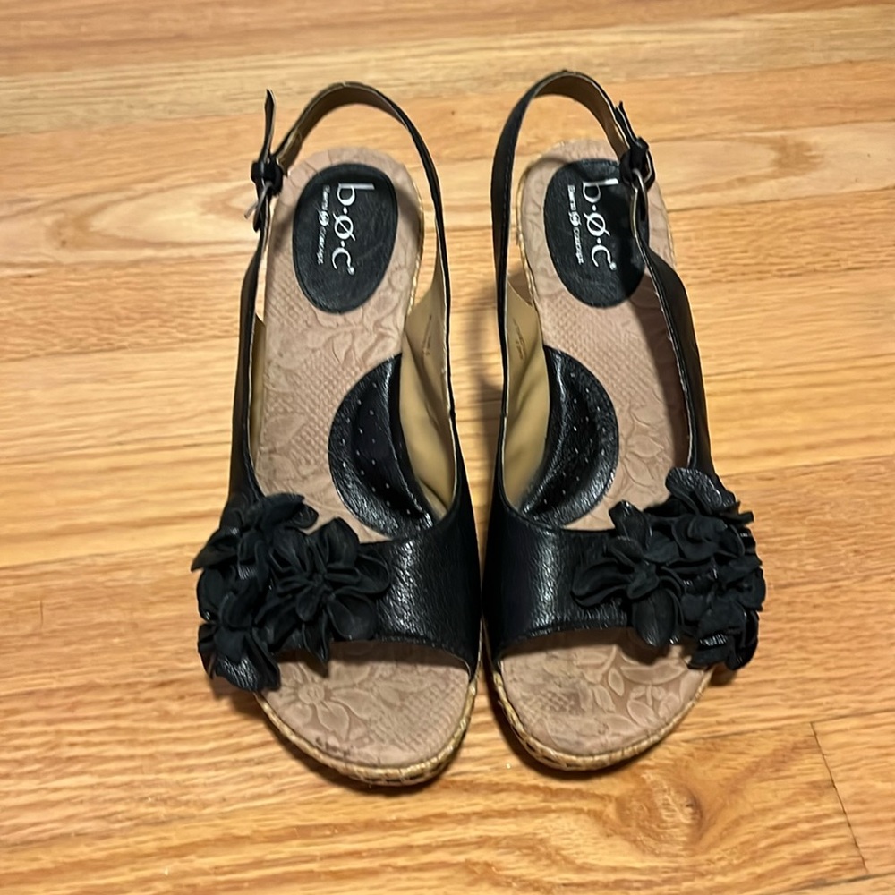 Born concept size 9 black wedge flower pump